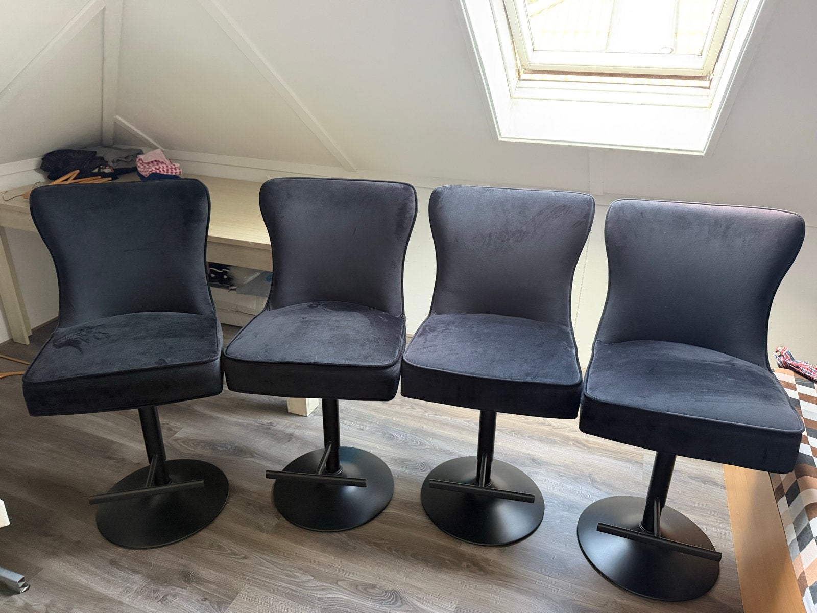 Nieuwe Zwarte Barstoelen - In Hoogte Verstelbaar, Ophalen, 60 tot 90 cm, Nieuw, 4 krukken