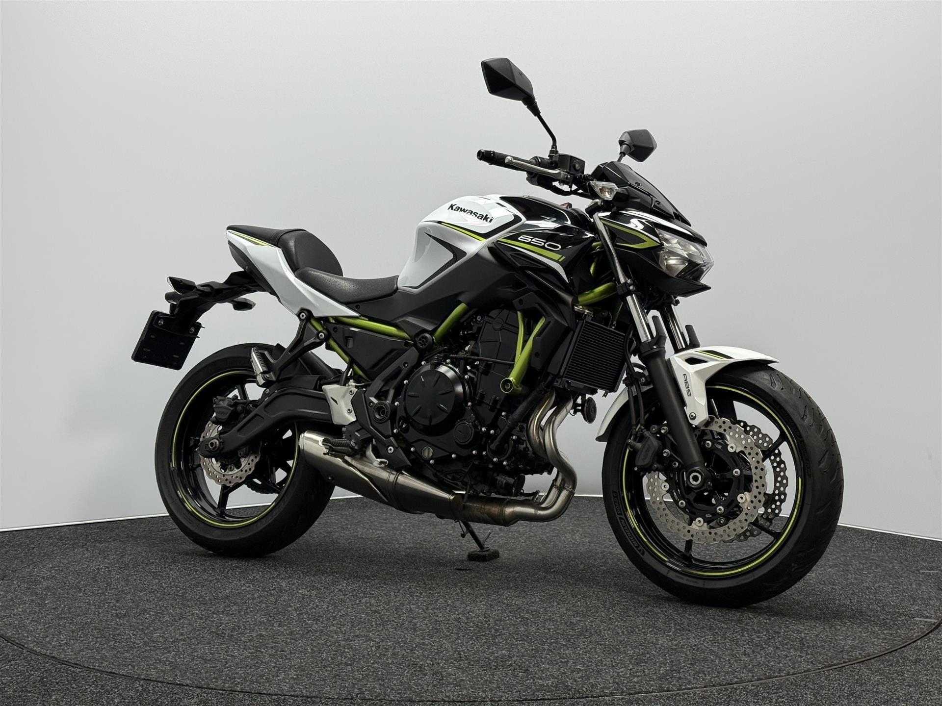 Kawasaki Z650 ABS, Motoren, Motoren | Kawasaki, LED Verlichting, 649 cc, Bedrijf, 12 t/m 35 kW