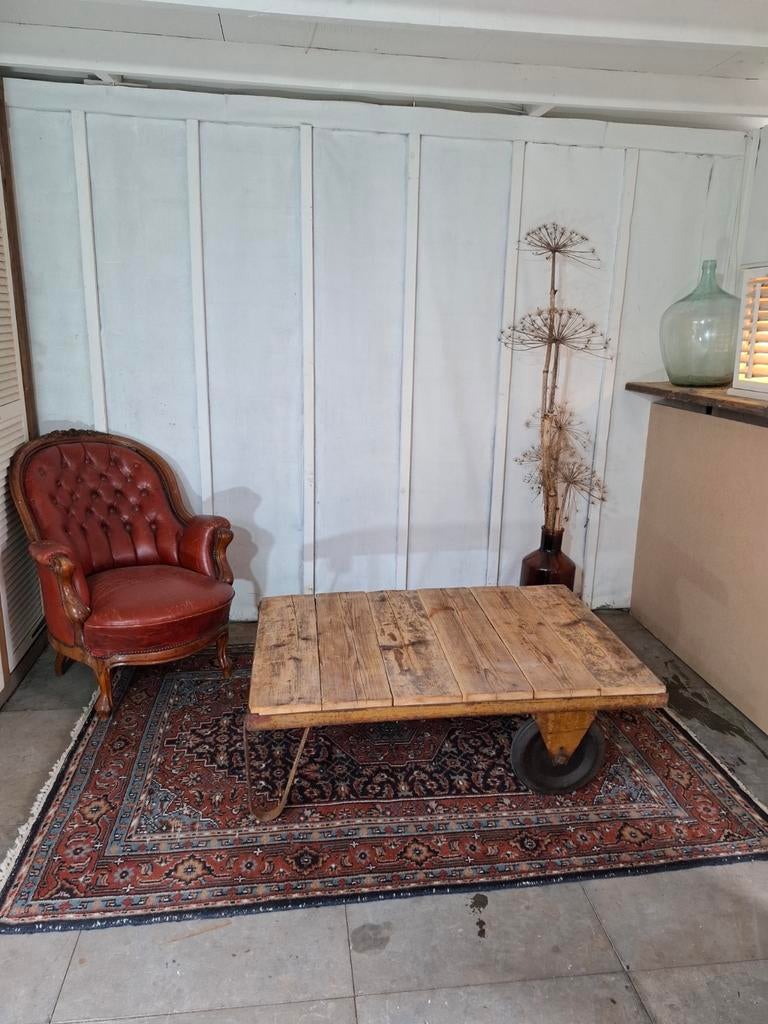 Industriële salontafel op wielen - uniek design, Ophalen of Verzenden