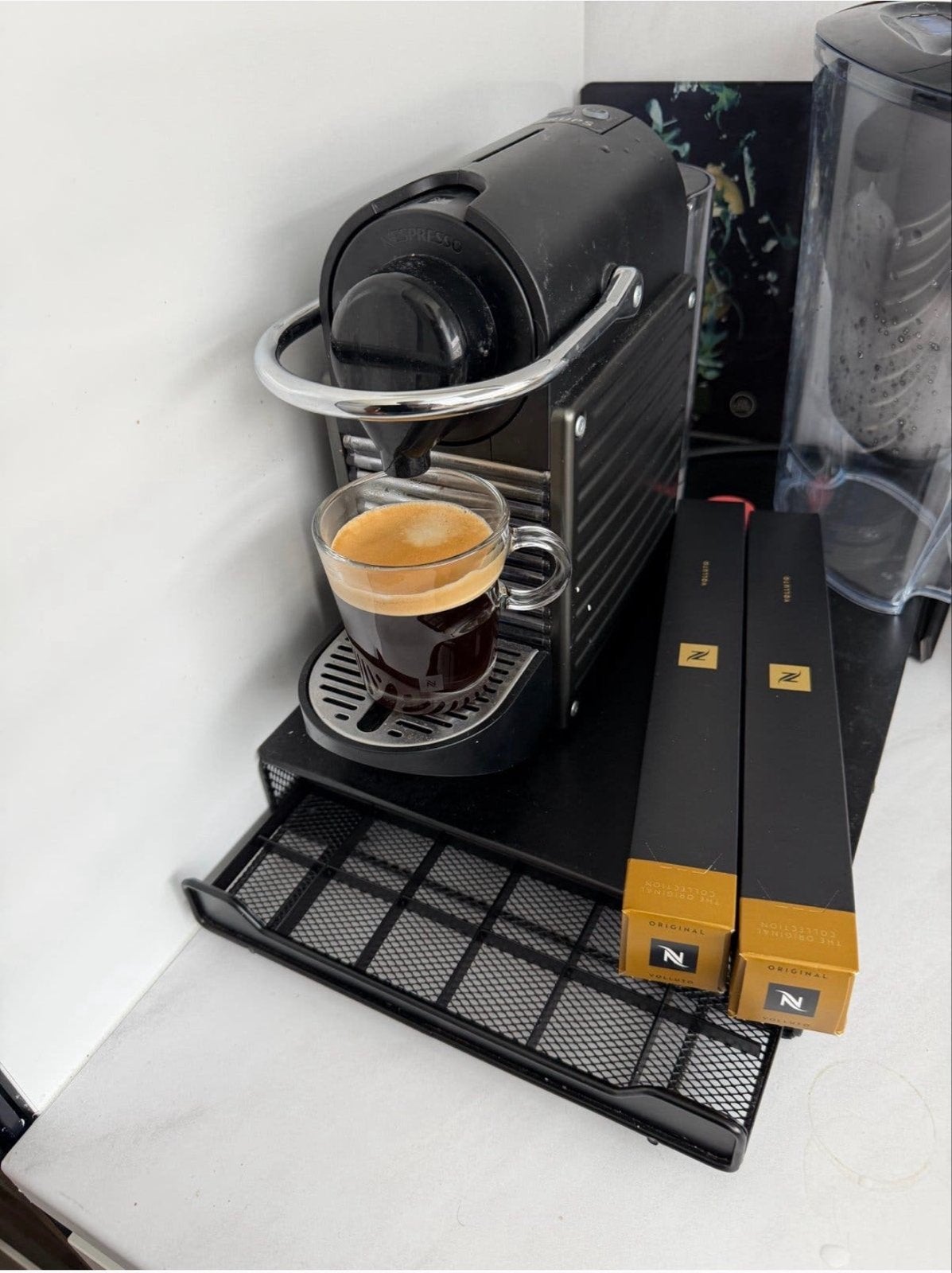 Nespresso pixie Koffiezetapparaat - Zwart, Gebruikt, Espresso apparaat, Ophalen of Verzenden, 1 kopje