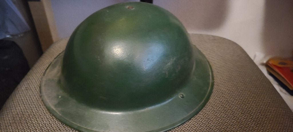 Engelse WW2 helm? Brodie helm?  WW2, Ophalen of Verzenden, Landmacht, Engeland, Helm of Baret