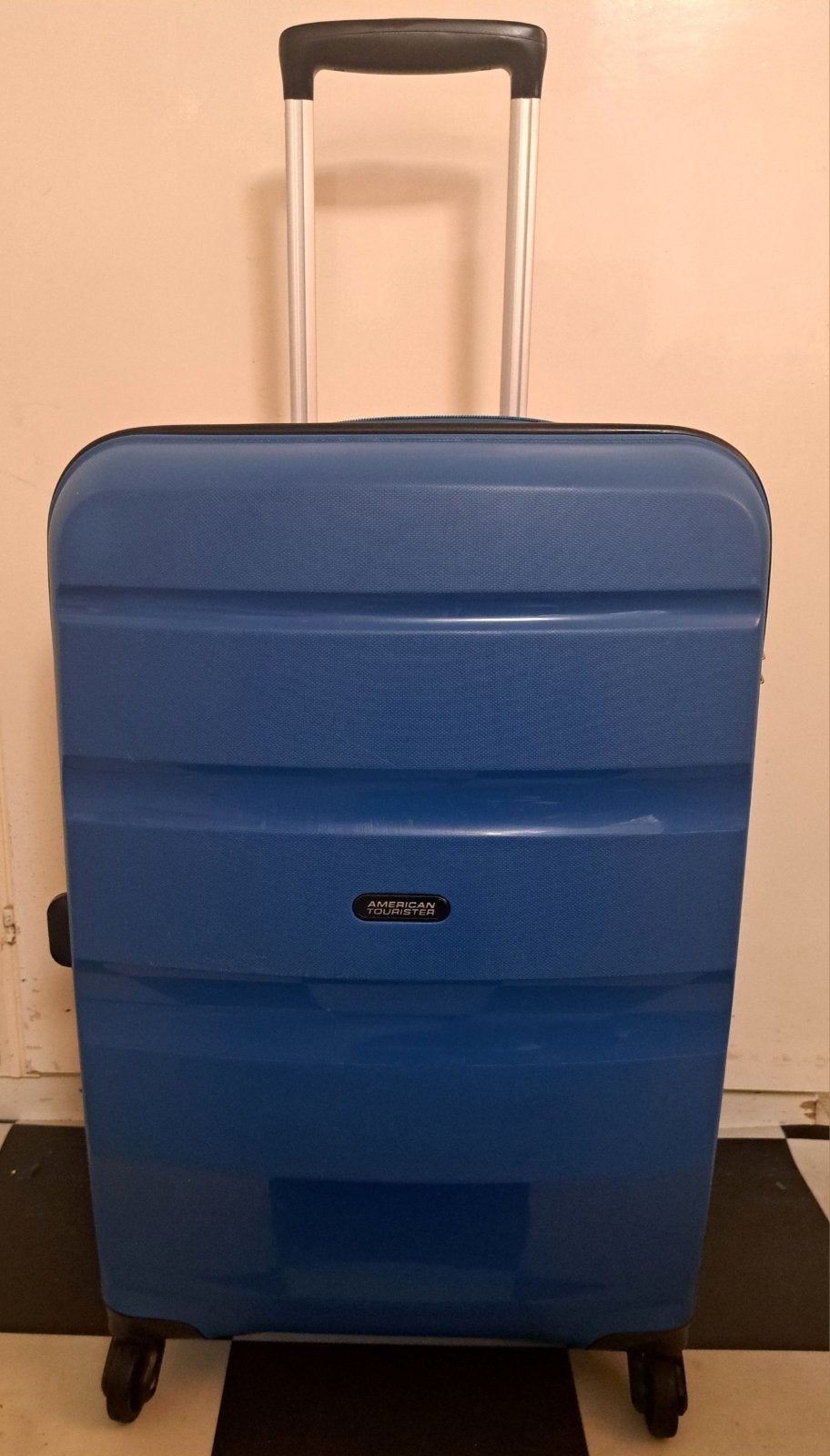Moderne koffer American Tourister Mkoffer 4 wielen Type TSA, Sieraden, Tassen en Uiterlijk, Koffers, Wieltjes, Hard kunststof