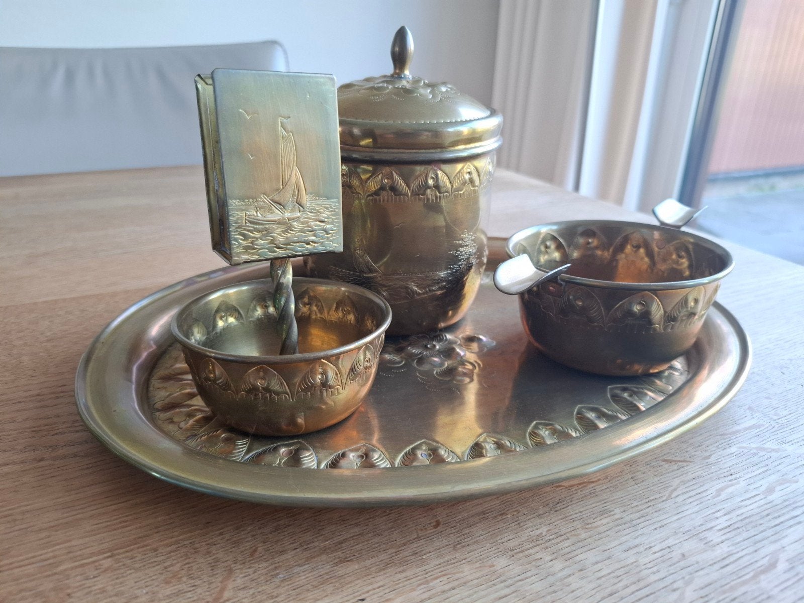 Antieke koperen set: dienblad, asbak, pot en kaarthouder, Ophalen
