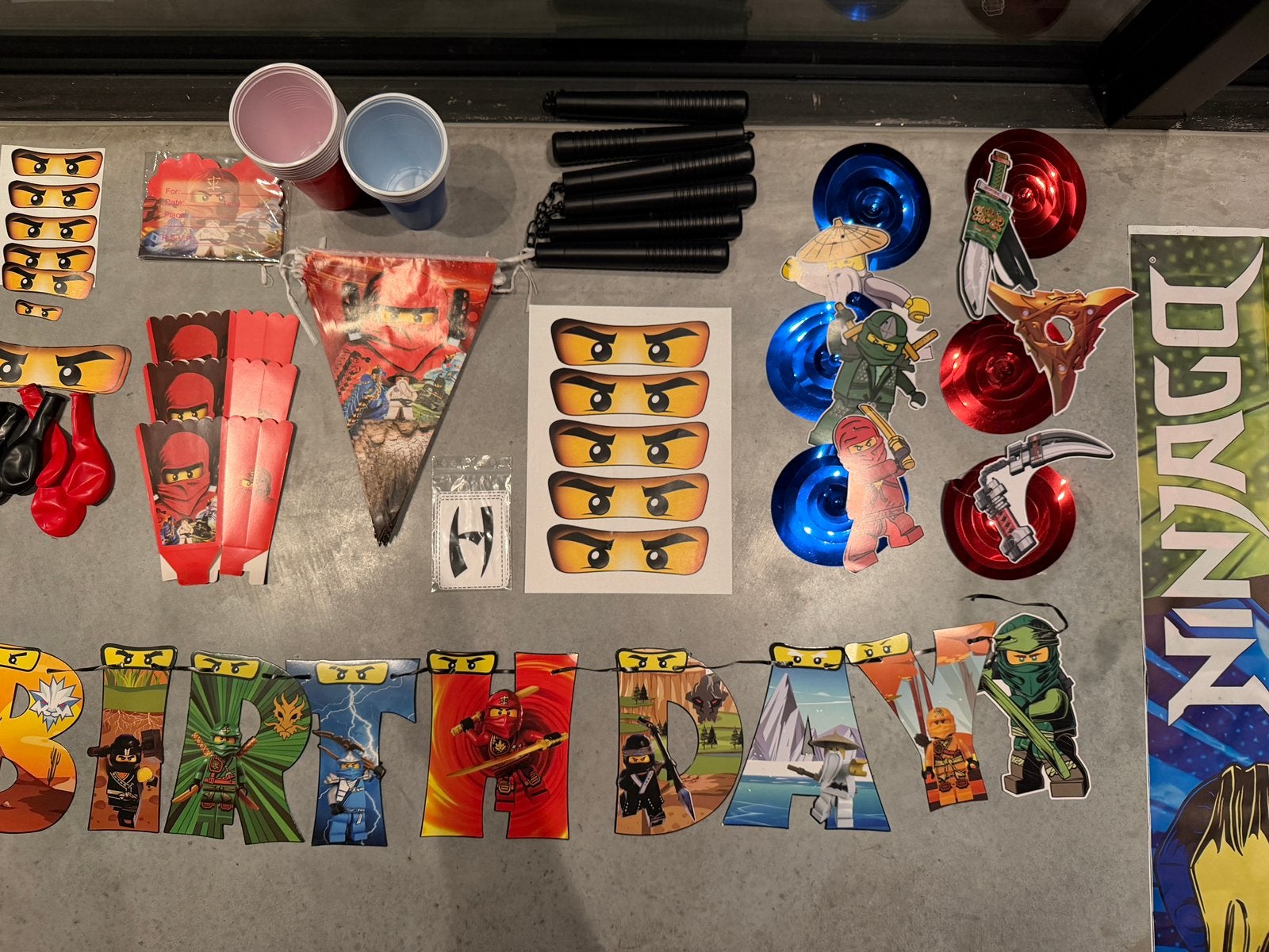 Complete Ninjago Ninja feestversiering slinger decoratie set, Ophalen of Verzenden, Zo goed als nieuw, Versiering, Verjaardag