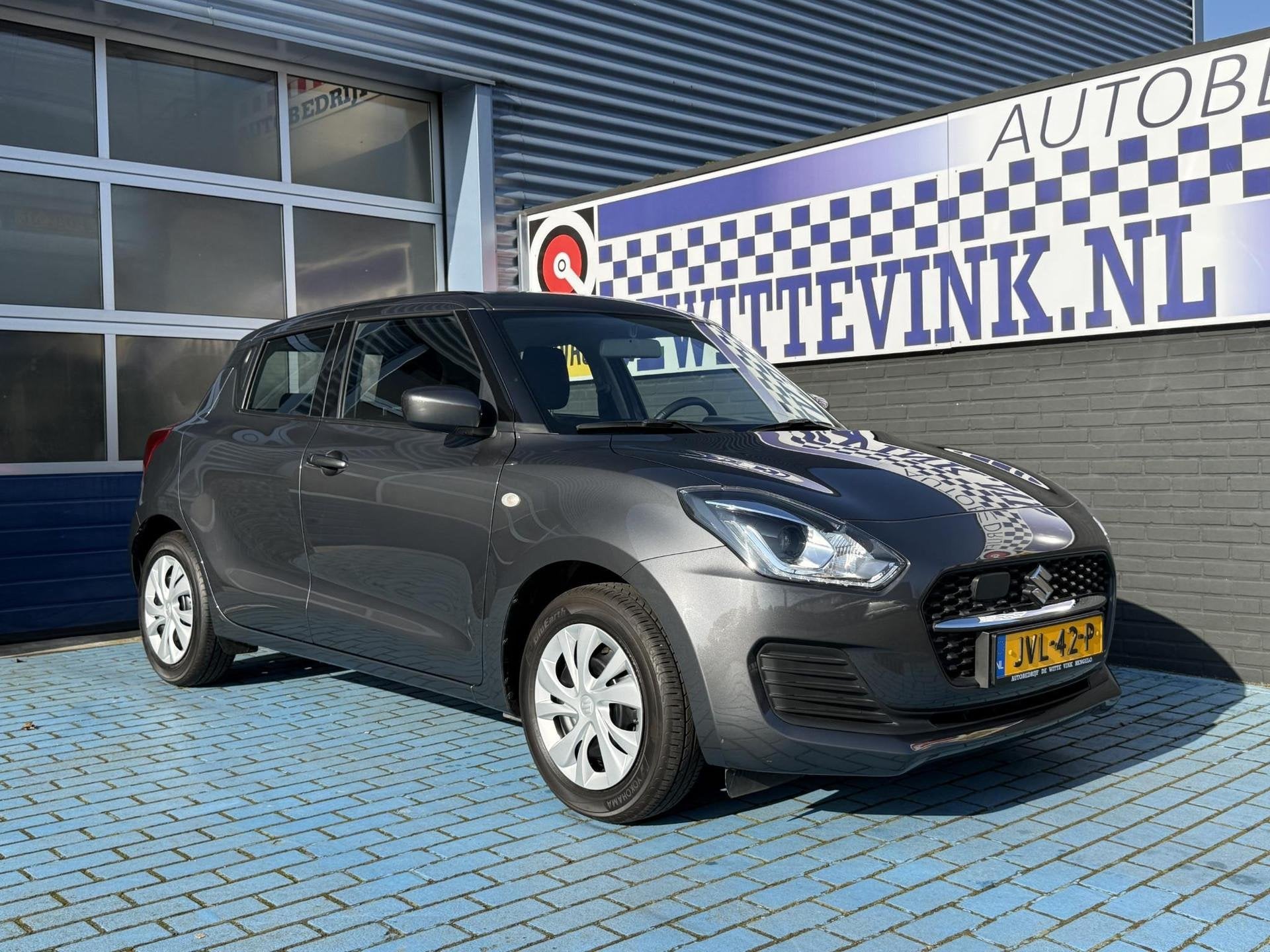 Suzuki Swift 1.2 ADAP CRUISE LED APPLE CARPLAY, Auto's, Suzuki, Stof, Gebruikt, Euro 6, 4 cilinders