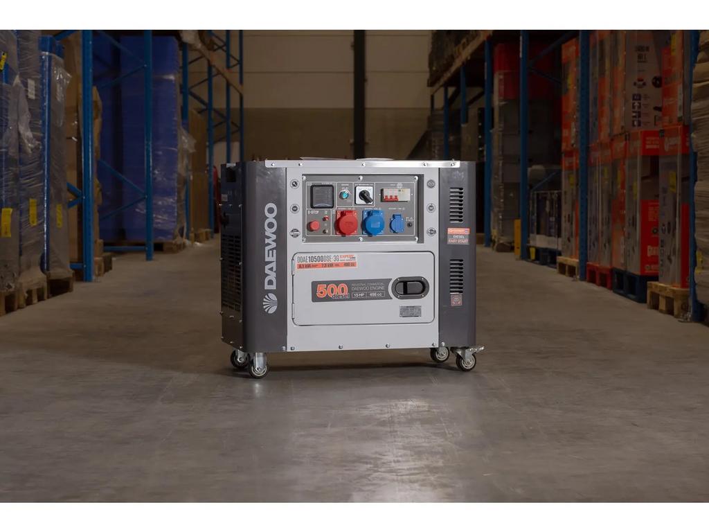 Te huur: Krachtige Daewoo generator - 8KW– 230V & 400V, Doe-het-zelf en Verbouw, Gereedschap | Overige machines, Nieuw, Ophalen of Verzenden