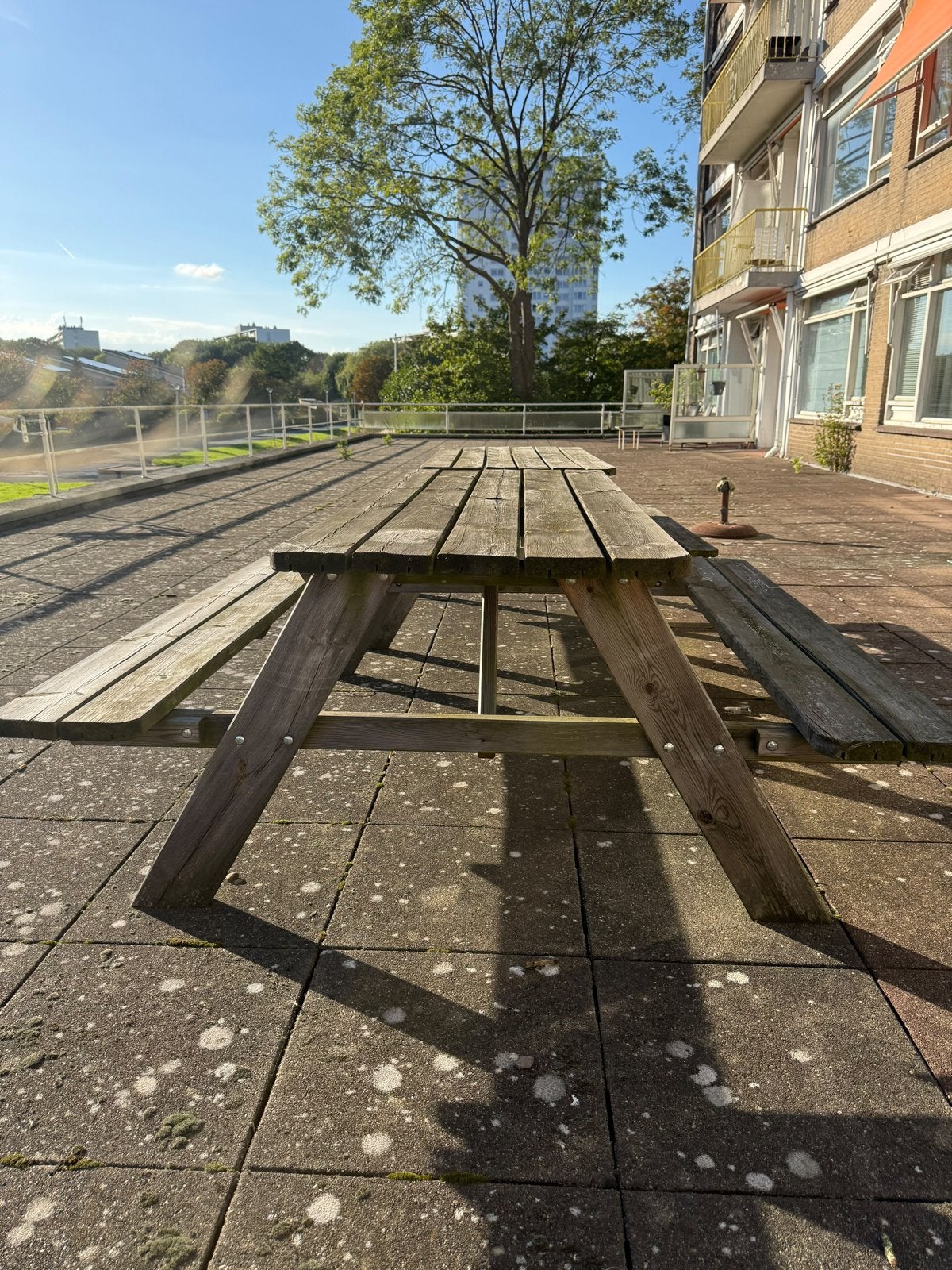 Robuuste picknicktafel met inklapbare banken en parasolgat, Ophalen, Gebruikt, Inklapbaar, Rechthoekig
