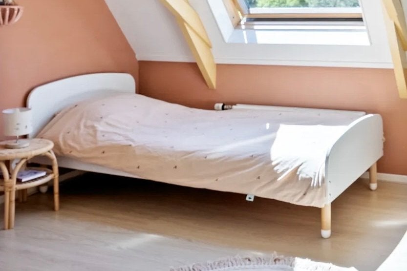 Wit eenpersoonsbed met bedhekje, Huis en Inrichting, Slaapkamer | Bedden, Ophalen, Gebruikt, 90 cm, Eenpersoons