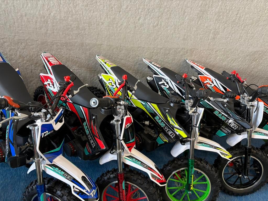 Nieuwe 49CC benzine mini kinder crossmotor in 5 kleuren, Fietsen en Brommers, Minibikes, Midibikes en Pitbikes, Ophalen, Massakassa