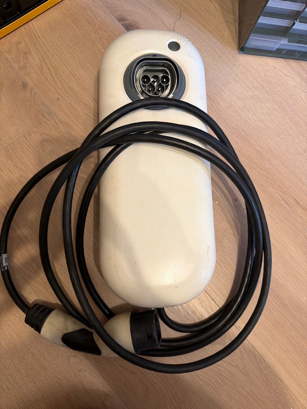 Laadpaal The New Motion Lola 3 met kabel, Auto diversen, Laadpalen, Ophalen of Verzenden, Gebruikt, Laadpaal en Laadkabel