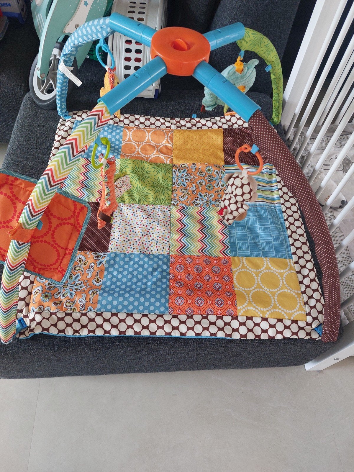 Infantino Speelkleed met bogen en speeltjes, Babygym, Ophalen of Verzenden, Gebruikt, Speelkleed