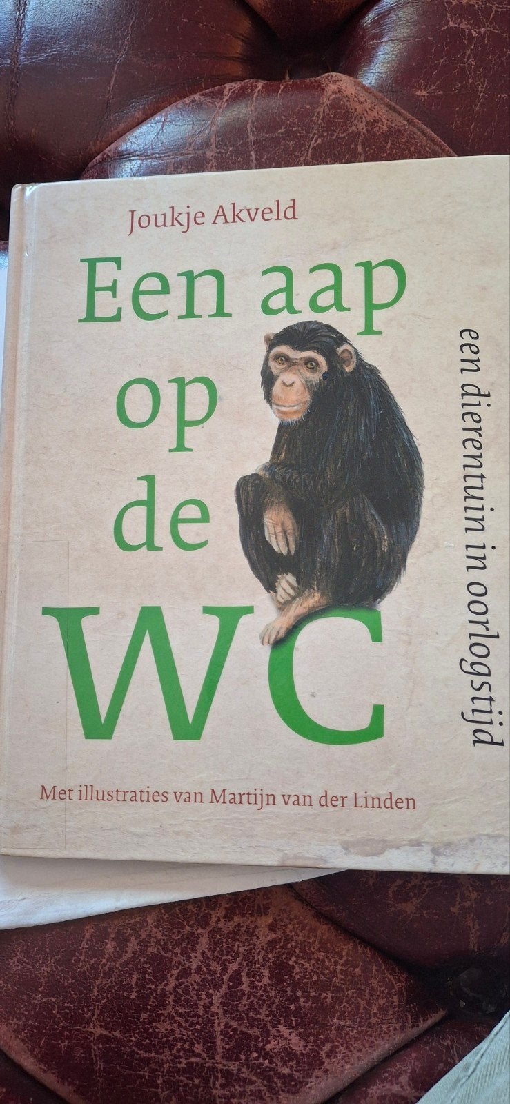 Een aap op de WC - Joukje Akveld (Kinderboek), Boeken, Ophalen of Verzenden, Gelezen, Joukje Akveld, Fictie algemeen