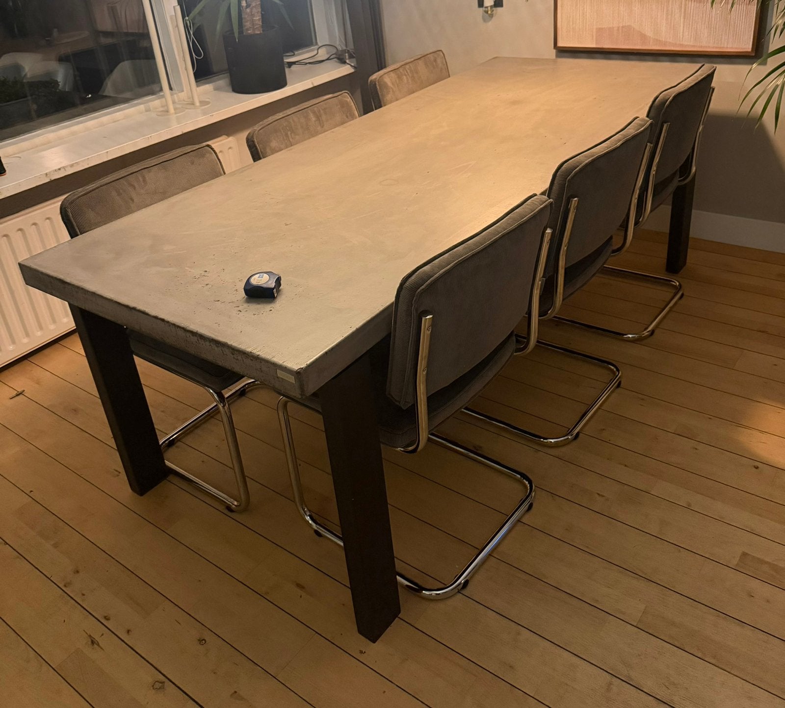 Xooon betonlook eettafel 220 x 90 cm, 200 cm of meer, Zo goed als nieuw, Rechthoekig, 50 tot 100 cm