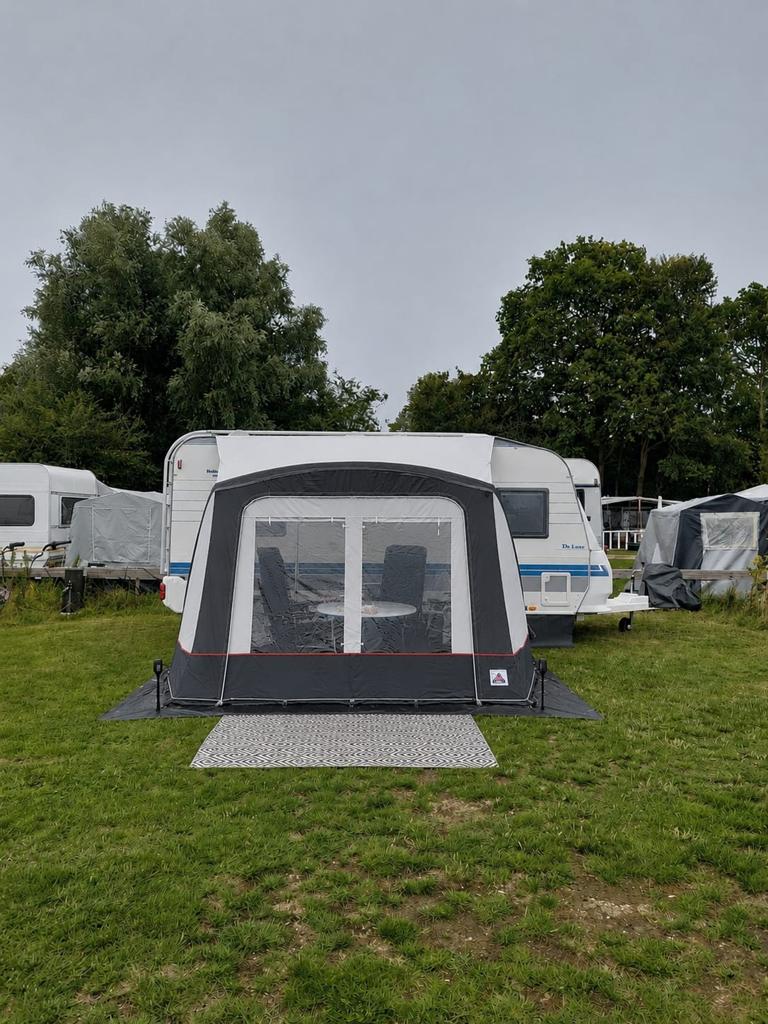 Hobby De Luxe Easy 460 UFE caravan met opblaasbare voortent, Vast bed, Rondzit, Hobby, Particulier