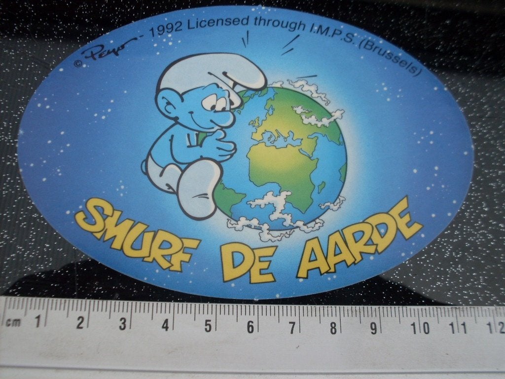 sticker smurf de aarde red peyo 1992 smurven, Verzenden, Zo goed als nieuw, Strip of Tekenfilm