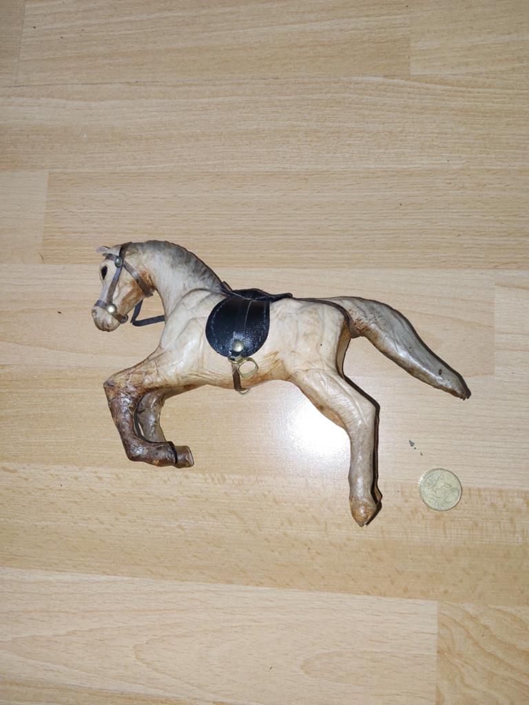 Vintage paard beeldje met zadel, Ophalen of Verzenden