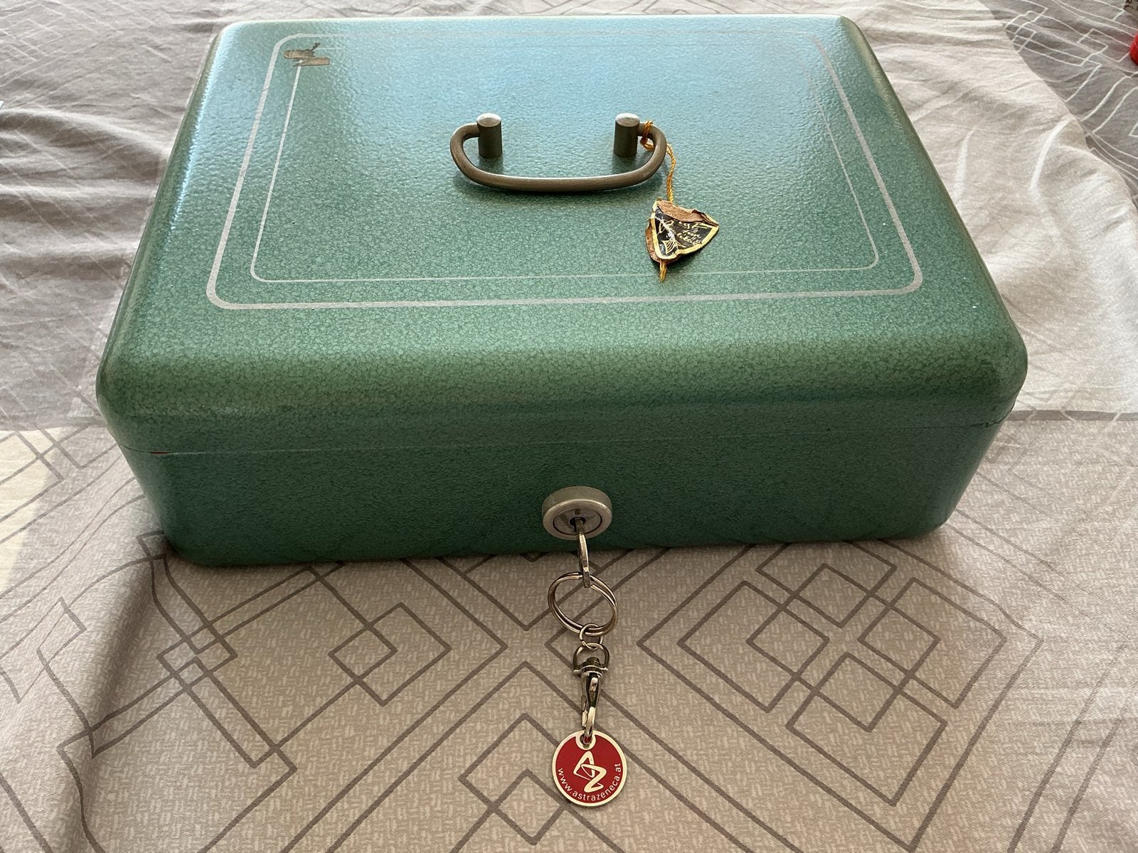 Metalen geldkistje met Sleutel - 29x22x10 cm, Ophalen, Gebruikt, Brandkast