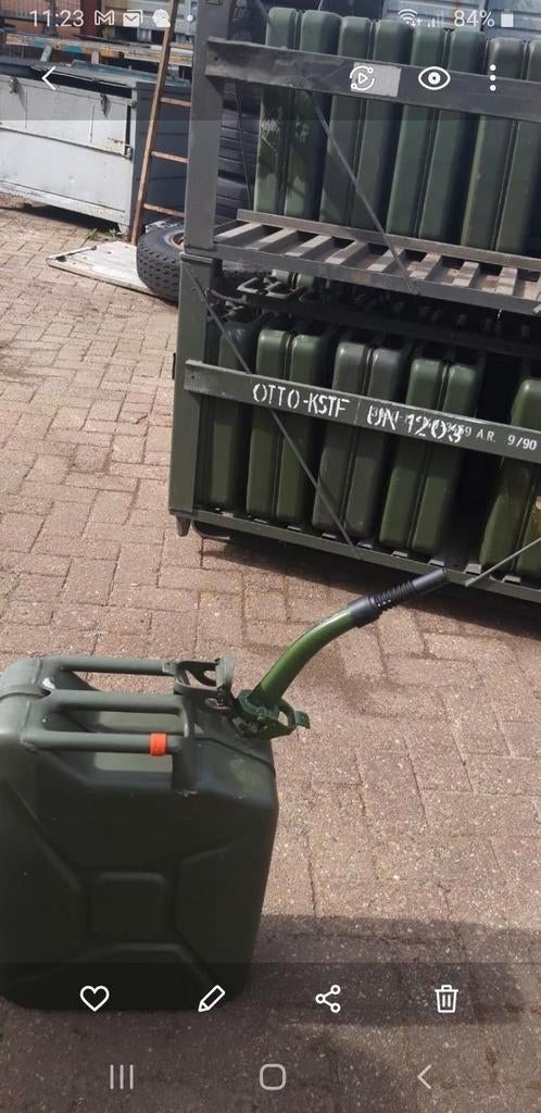 Benzine  weer duurder  de oplossing???jerrycans?, Verzamelen, Militaria | Algemeen, Ophalen, Marechaussee, Amerika