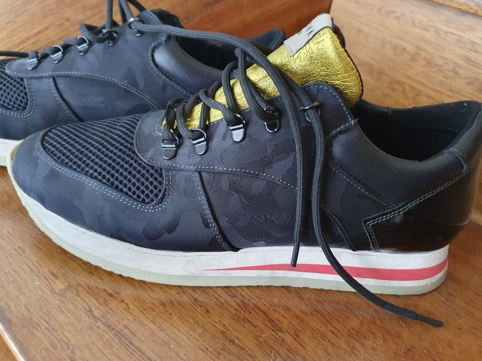 Nubikk schoenen 40 sneakers dames goud zwart, Kleding | Dames, Schoenen, Ophalen of Verzenden, Zo goed als nieuw, Zwart, Sneakers of Gympen