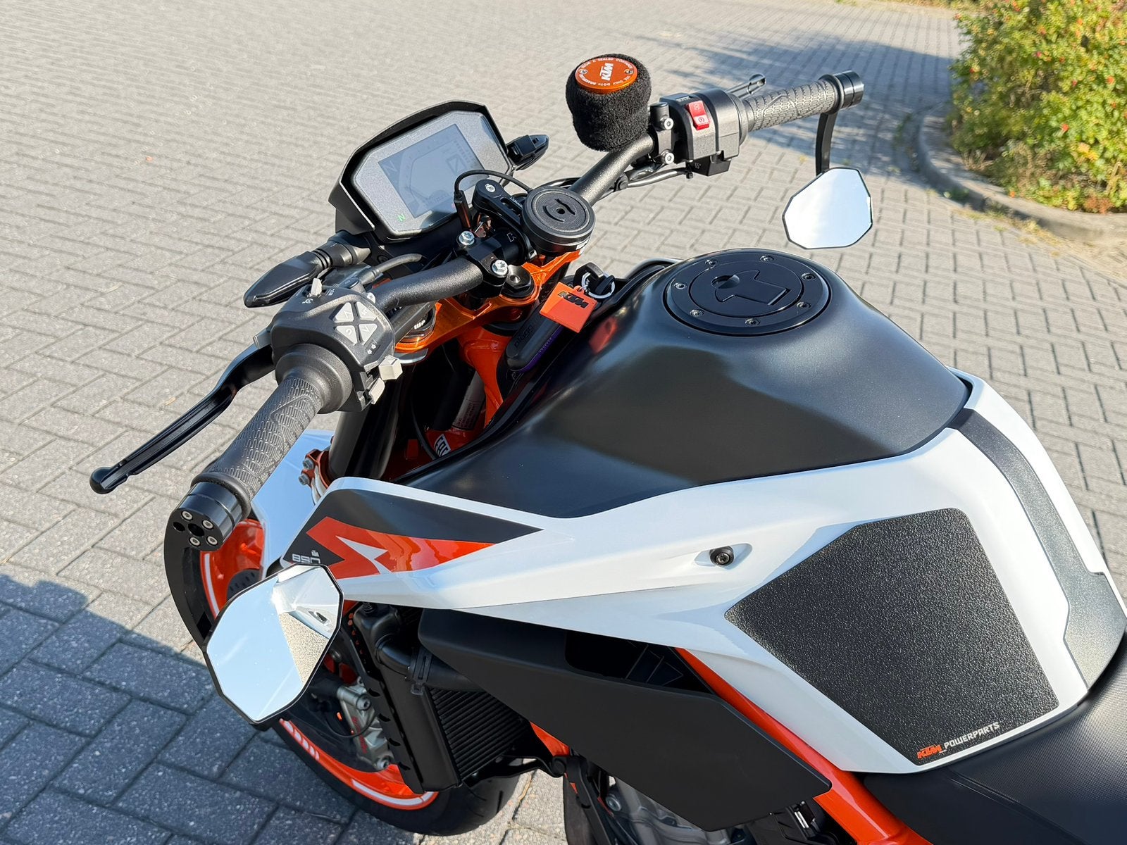 KTM Duke 890R - Powerparts, Akrapovic, Cruise Control & meer, 2 cilinders, 899 cc, Motorrijbewijs A, Gebruikt