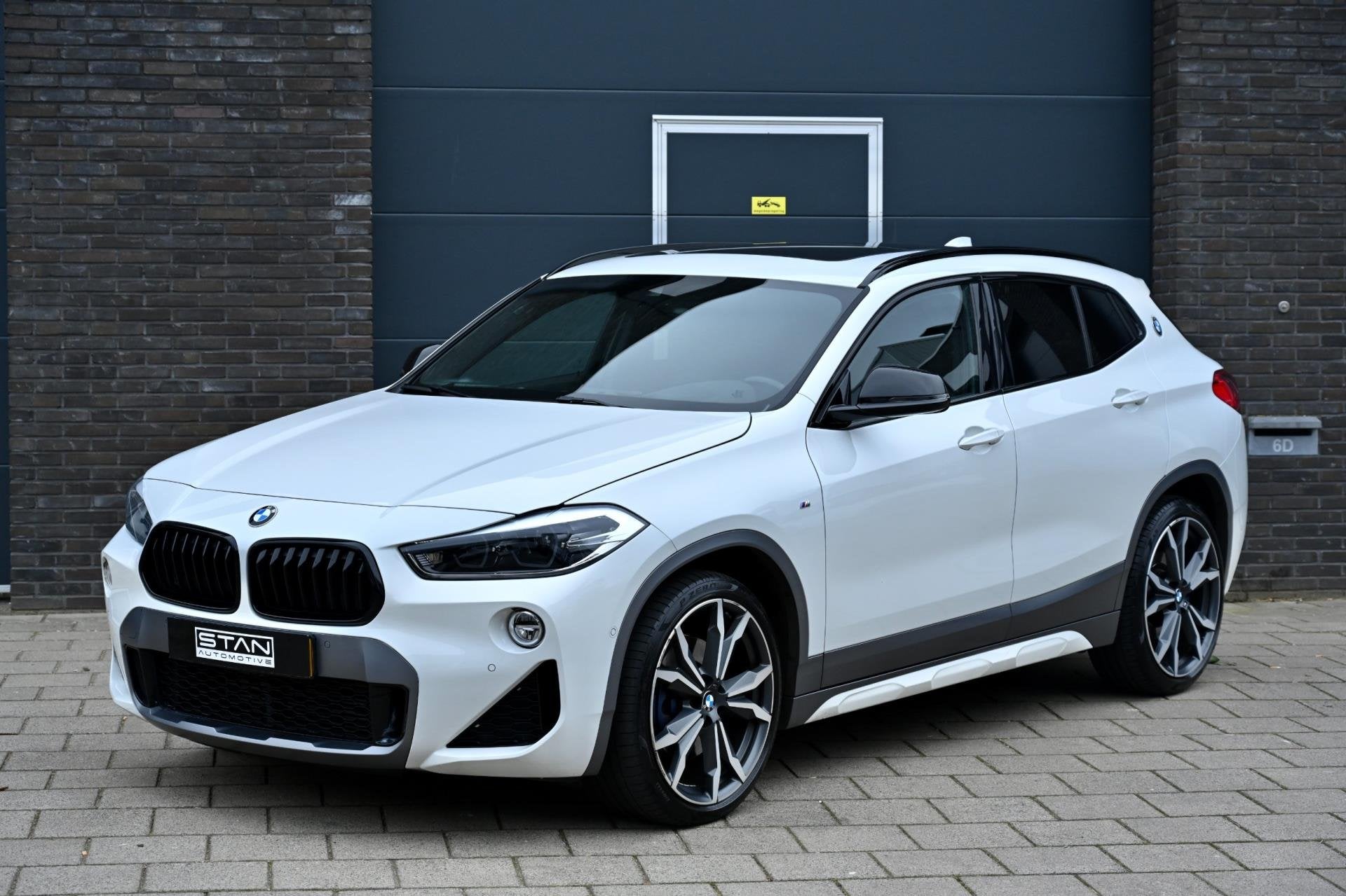 BMW X2 BMW sDrive20i High Executive | M-Pakket | Pano | HUD, X2, 1435 kg, Wit, Bedrijf