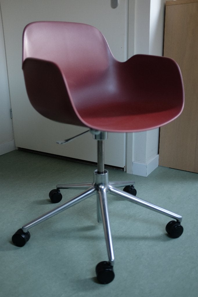 Normann Copenhagen Form Swivel 5W bureaustoel, Ophalen, Zo goed als nieuw, Rood, Bureaustoel