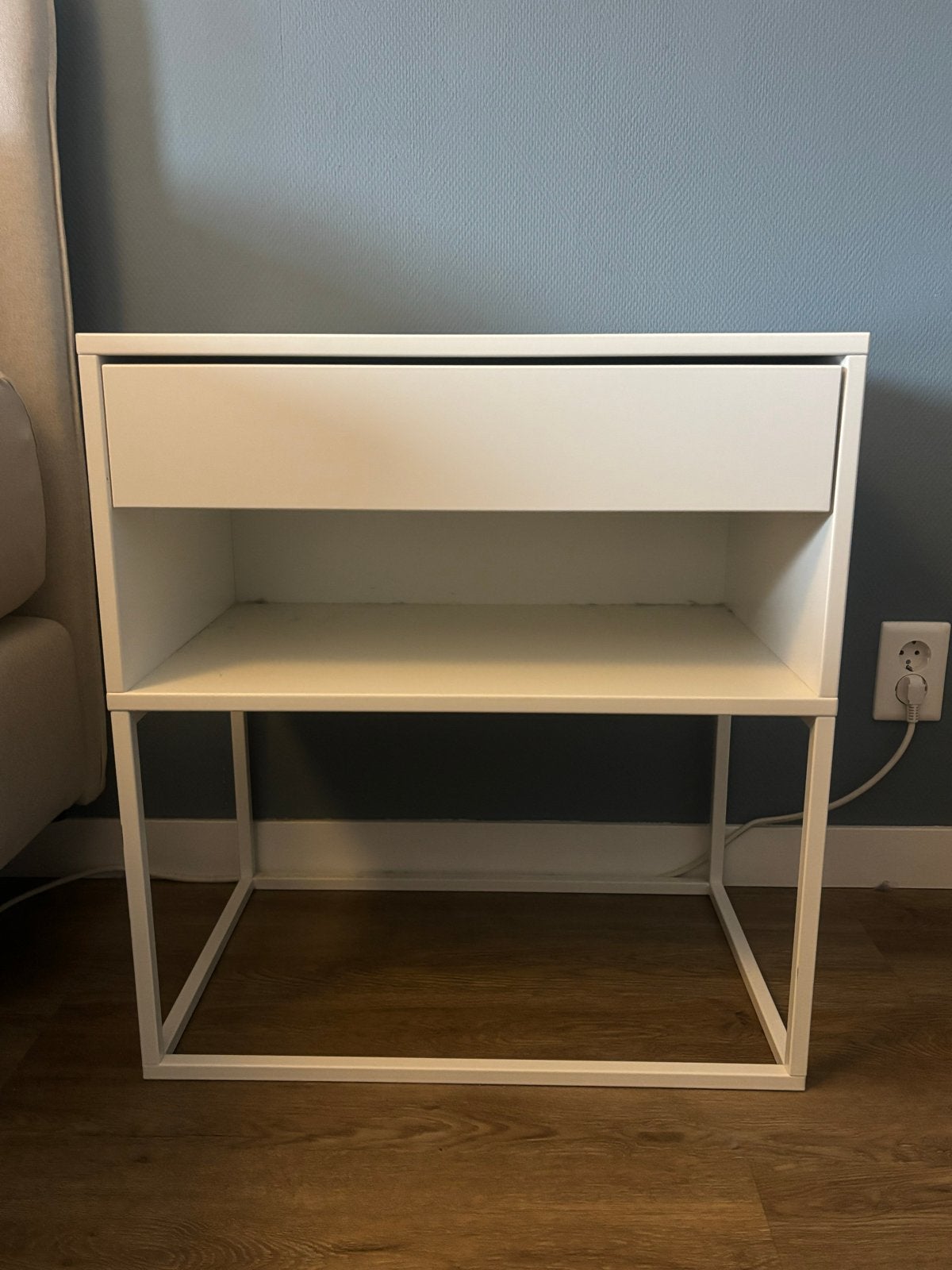 2x IKEA Vikhammer nachtkast wit, Ophalen, 55 tot 70 cm, Zo goed als nieuw, 45 tot 65 cm