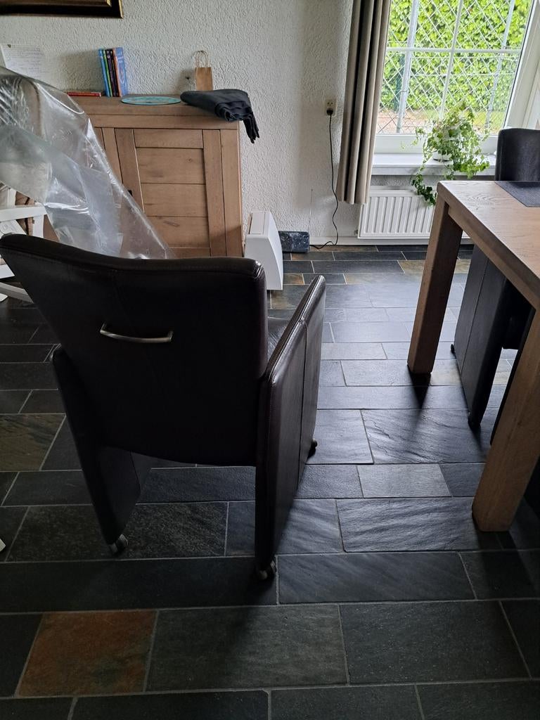 6 donkerbruine leren eetkamerstoelen op wieltjes, Ophalen, Gebruikt, Bruin, Leer