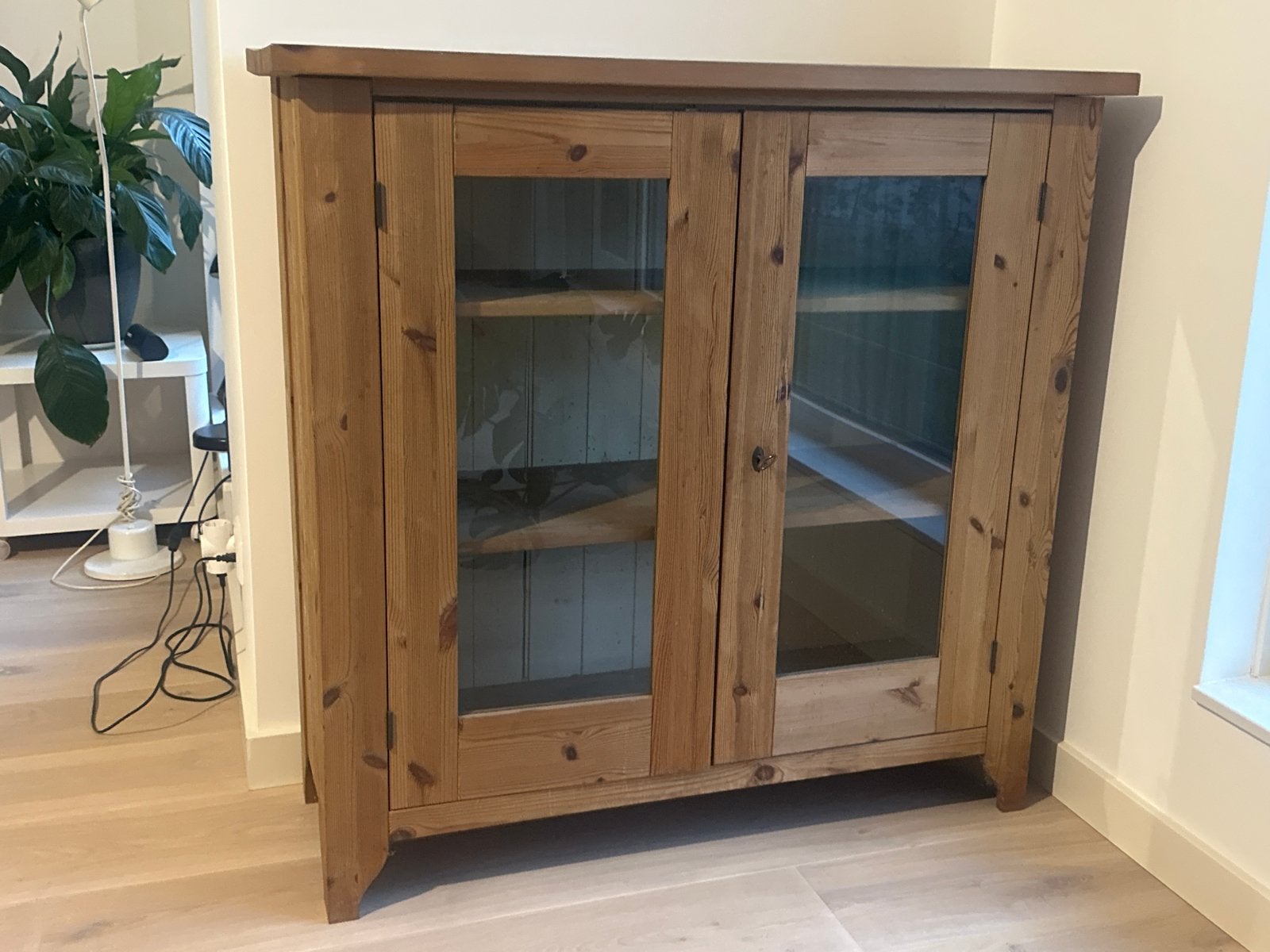 Grenen vitrinekast, Huis en Inrichting, Kasten | Vitrinekasten, Gebruikt, 100 tot 150 cm, 100 tot 150 cm, Ophalen of Verzenden