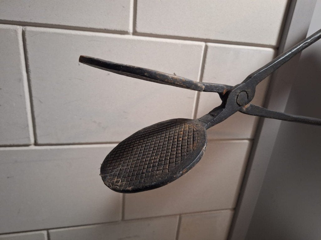 Originele antieke kniepertjestang, Ophalen