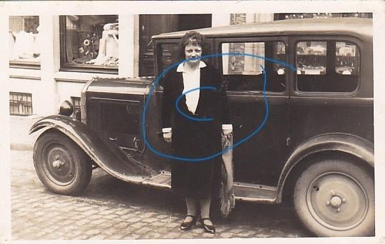 Chevrolet auto achterkant vrouw, Ophalen of Verzenden, 1920 tot 1940, Ongelopen, Voertuig