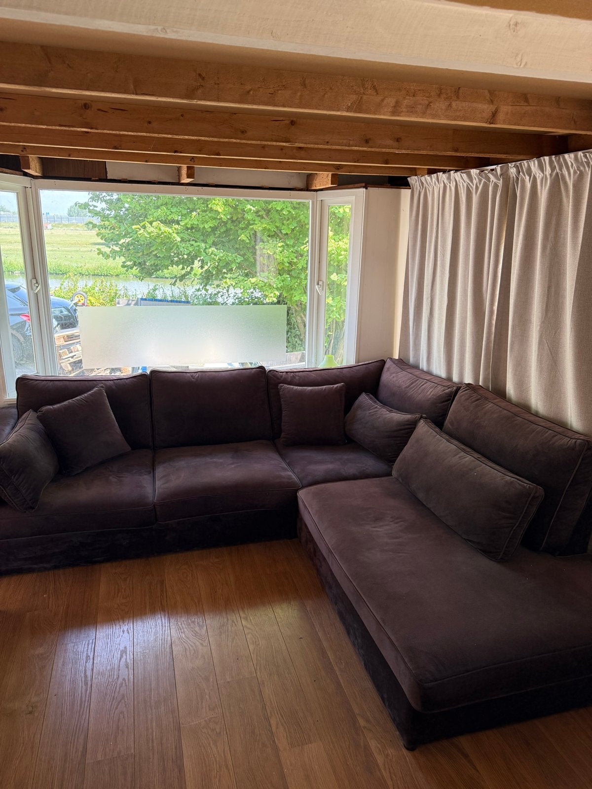 GRATIS * Comfortabele Hoekbank - Bruin velvet stof, Huis en Inrichting, Banken | Bankstellen, Ophalen, 250 tot 300 cm, Gebruikt