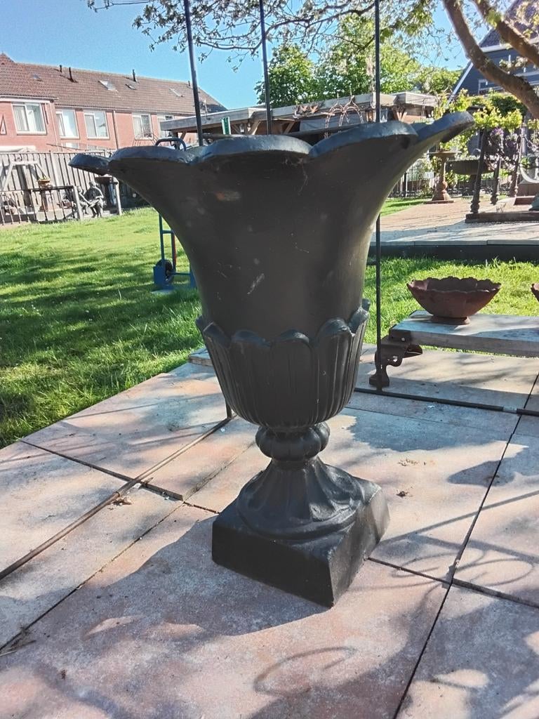 Grote gietijzeren tuinvaas - Klassieke bloempot, Antiek en Kunst, Ophalen