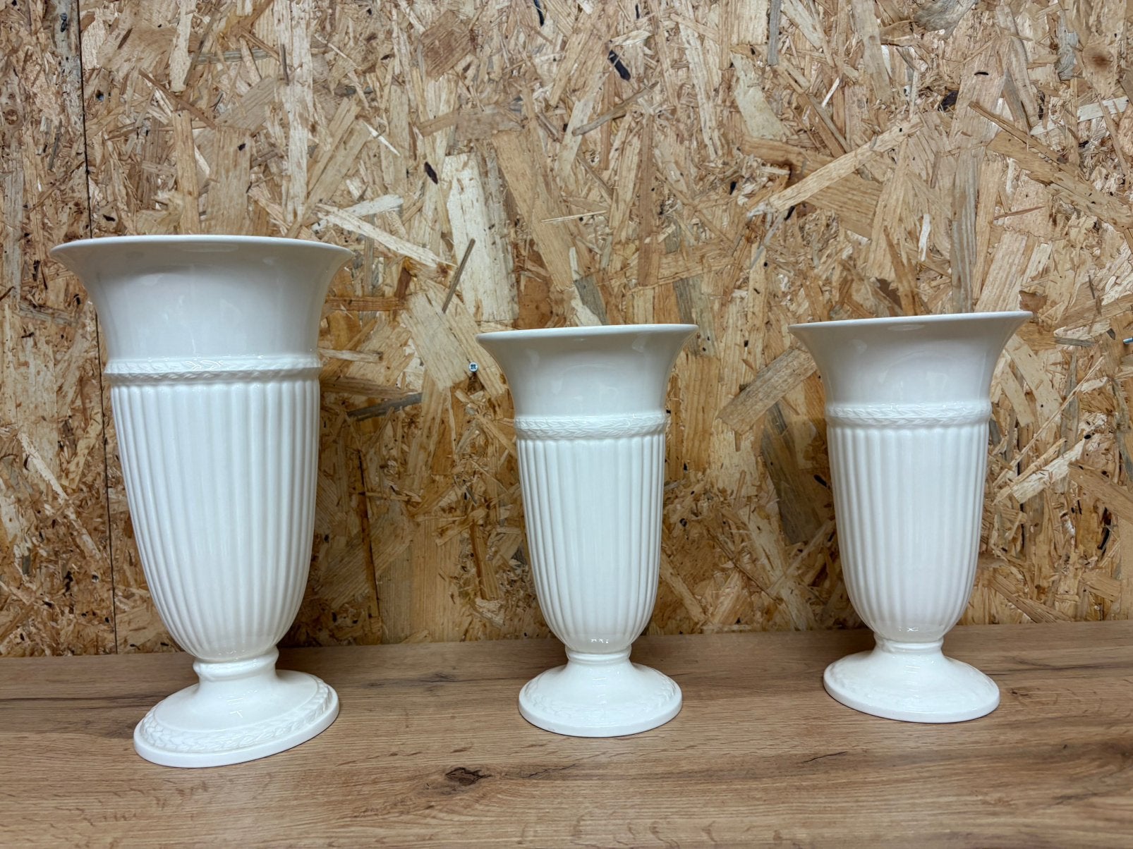 Wedgwood trompetvaas 3 stuks, Ophalen of Verzenden, Zo goed als nieuw, Porselein, Overige typen