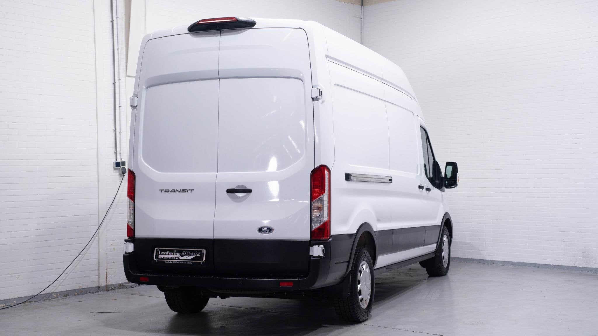 Ford Transit 2.0 TDCI 130 pk L3H3 Trend Navi, Camera, DAB+ D, Auto's, Voorwielaandrijving, Stof, 4 cilinders, 2500 kg
