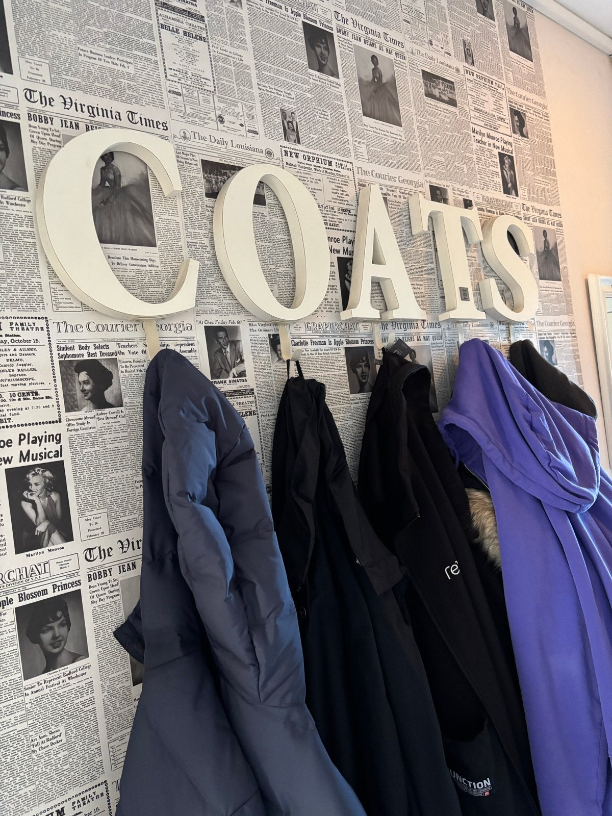 Decoratieve COATS letters - kapstok Riviera Maison, Ophalen of Verzenden, Gebruikt, Wandkapstok, Minder dan 100 cm