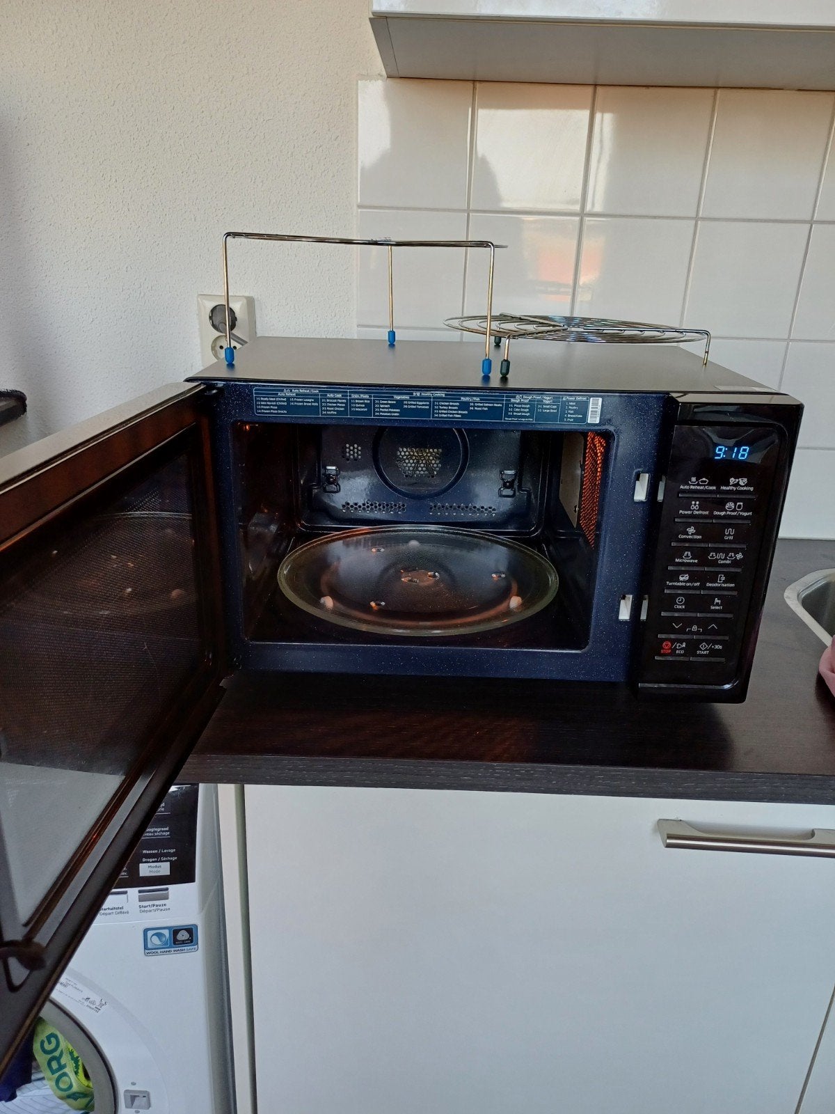 Samsung Combimagnetron - 3 jaar oud, zo goed als nieuw, Witgoed en Apparatuur, Ophalen, Combimagnetron, Zo goed als nieuw, Draaiplateau