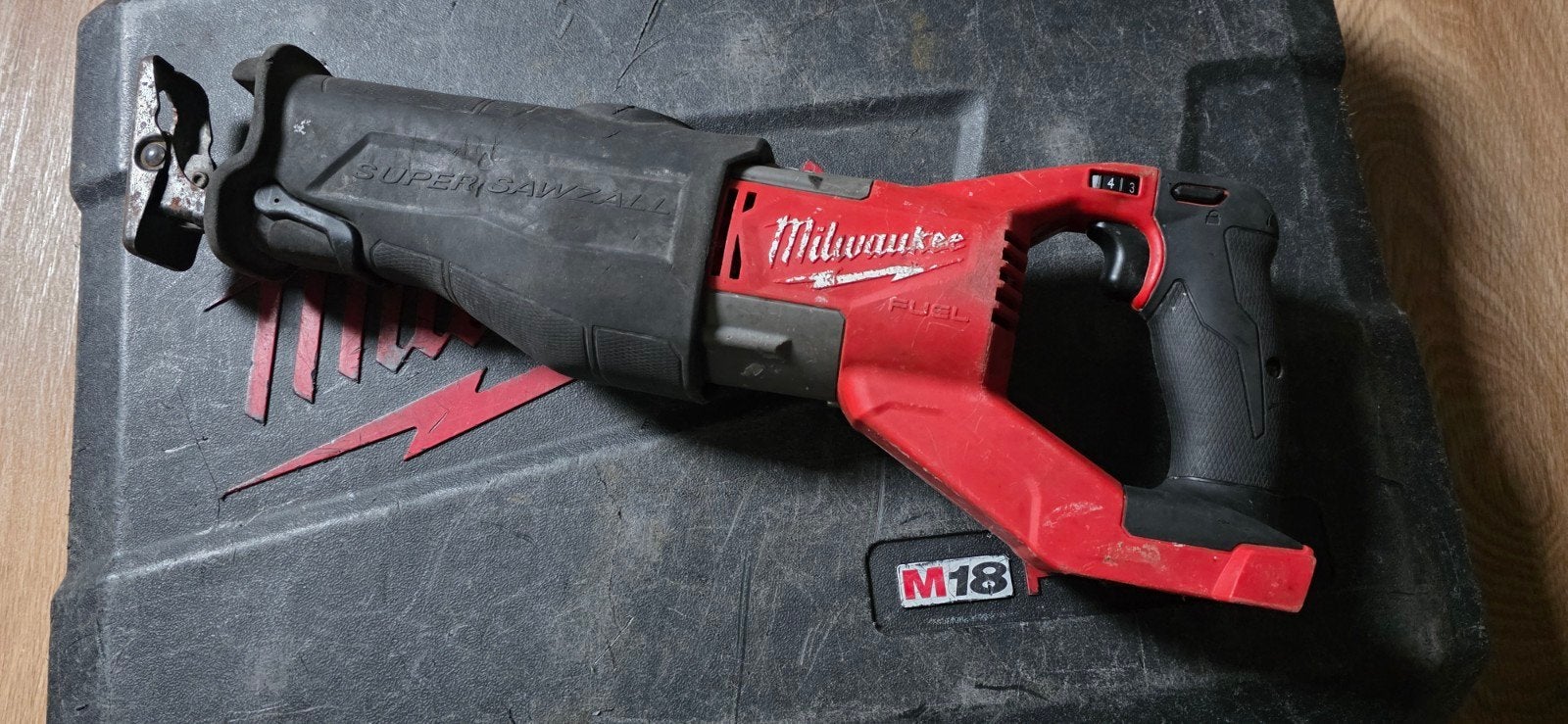 Milwaukee M18 FSX Reciprozaag (defect), Doe-het-zelf en Verbouw, Ophalen, Gebruikt, 70 mm of meer, 600 tot 1200 watt