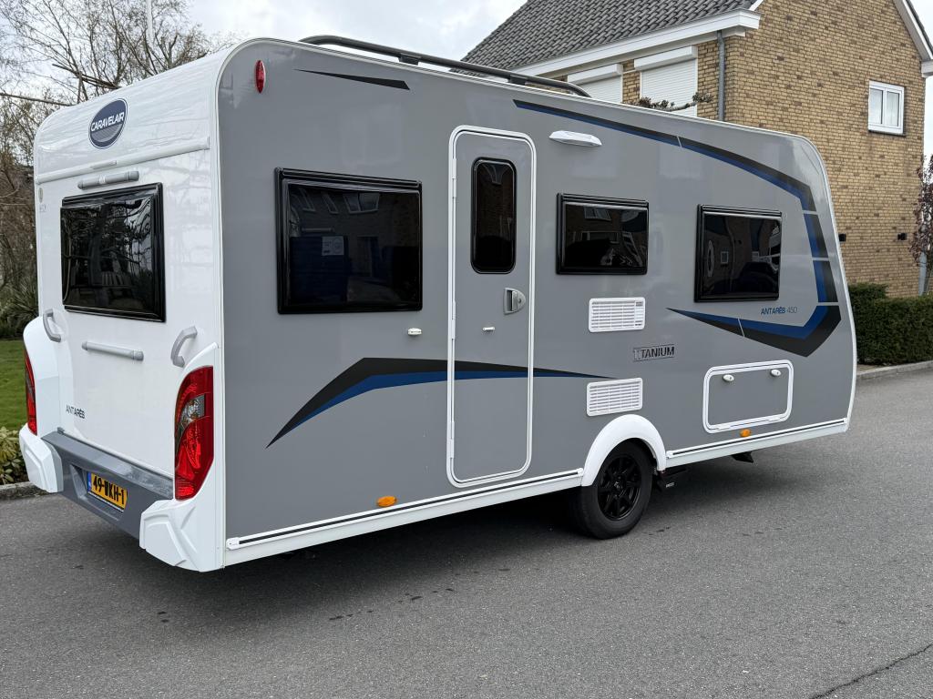 Caravelair Antares Titanium 455 verkocht, Dwarsbed, Standaardzit, Schokbreker, Bedrijf
