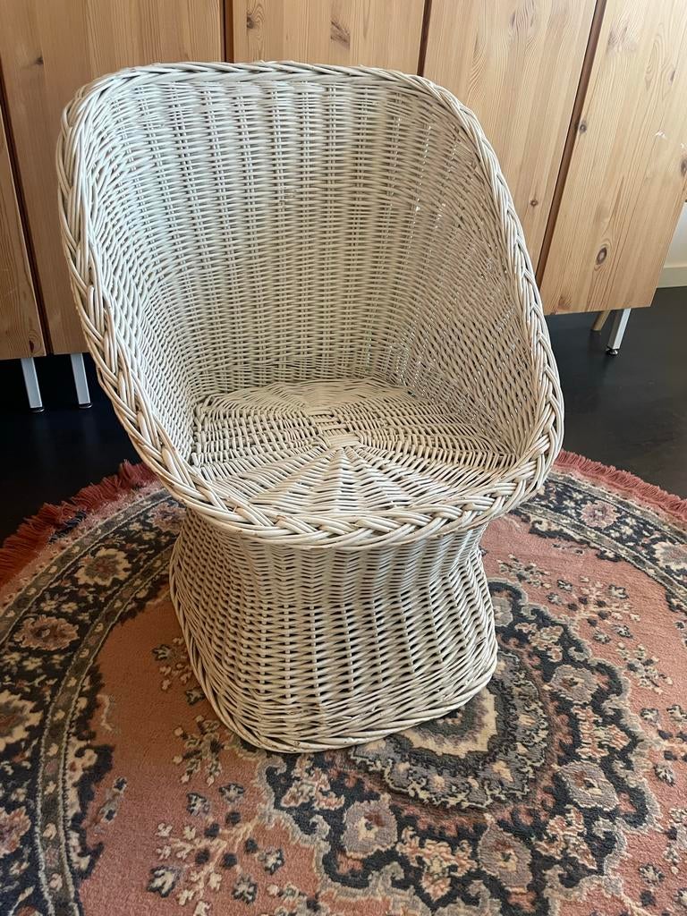 Witte rotan stoel - Vintage look, Huis en Inrichting, Ophalen, Gebruikt, Wit, Riet of Rotan