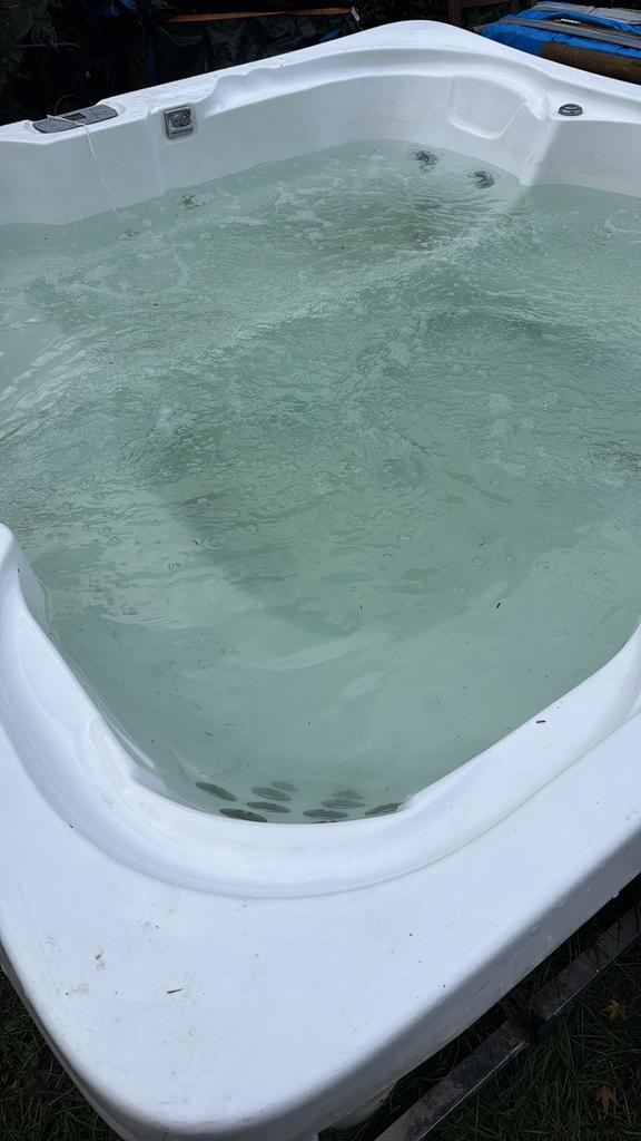 Jacuzzi / Hottub - Inclusief pompen, heater en filter, Ophalen, Gebruikt, Inbouw, Vast