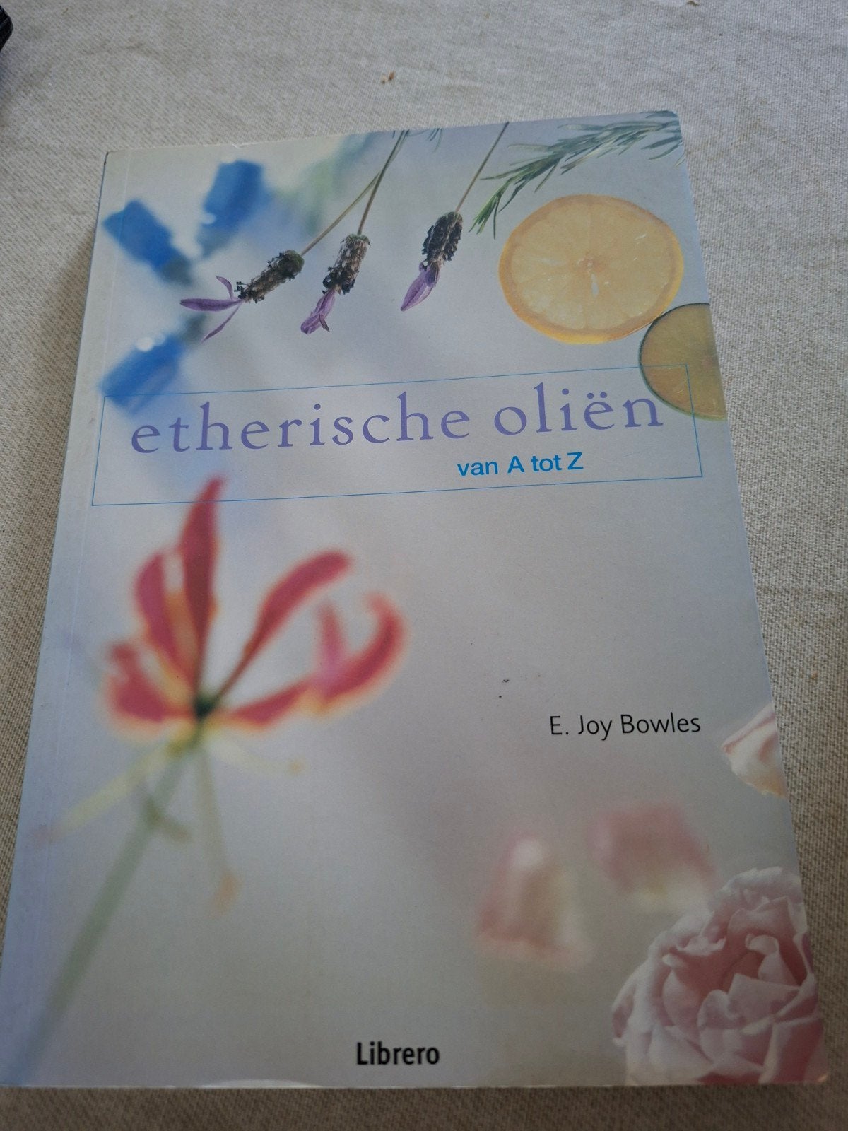 E. Joy Bowles - Etherische Olien, Ophalen of Verzenden, Gelezen