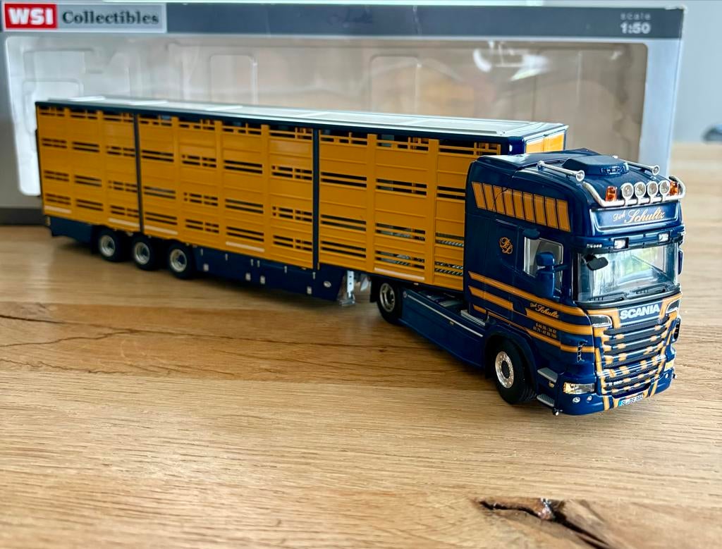 WSI 1:50 Scania R(6) Topline 4x2 Dirk Schultz Vee Trailer, Ophalen of Verzenden, Nieuw, Bus of Vrachtwagen, Wsi