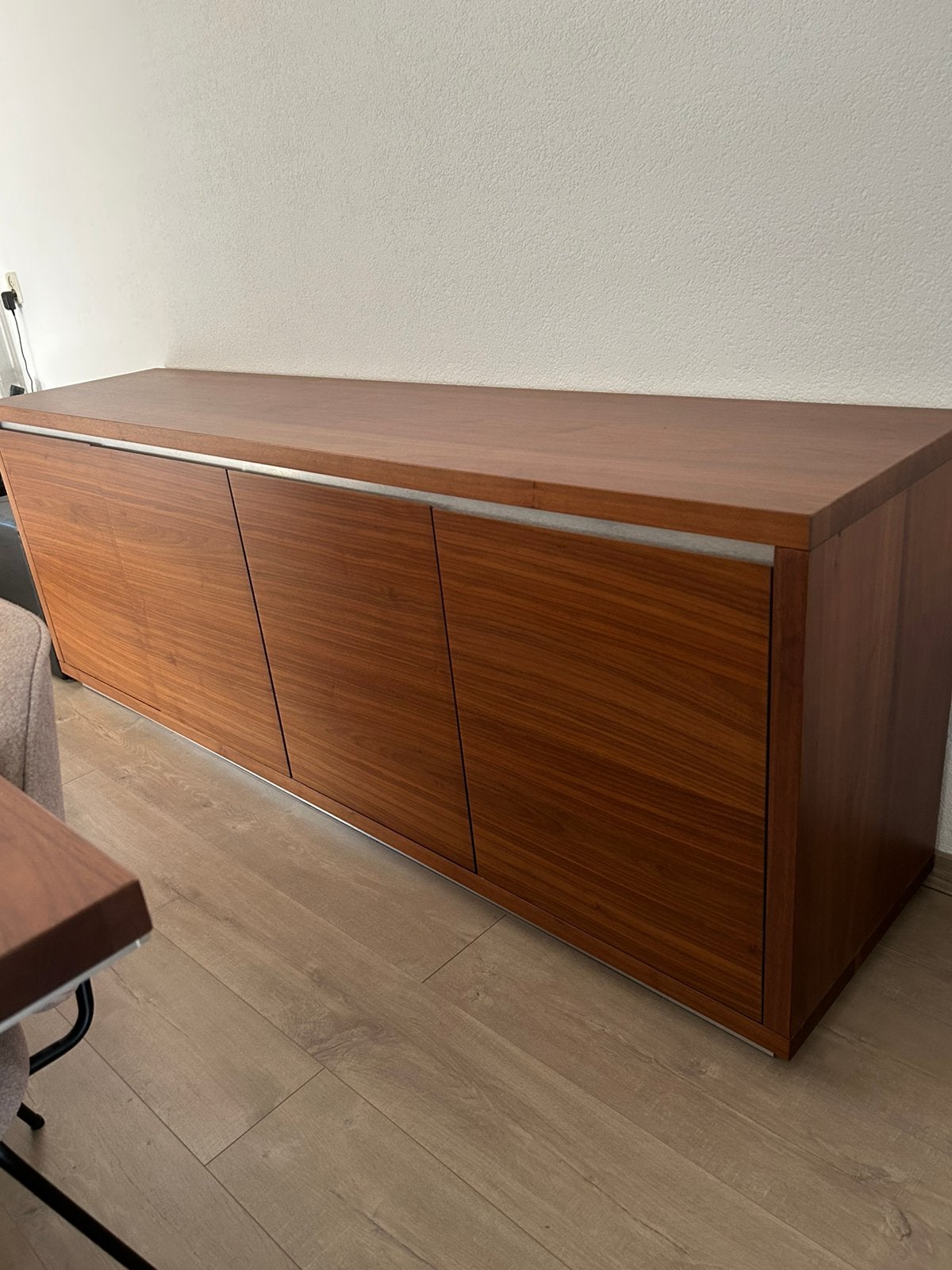 Prachtig Dressoir hazelnotenleur, Ophalen, Zo goed als nieuw, 25 tot 50 cm, 200 cm of meer
