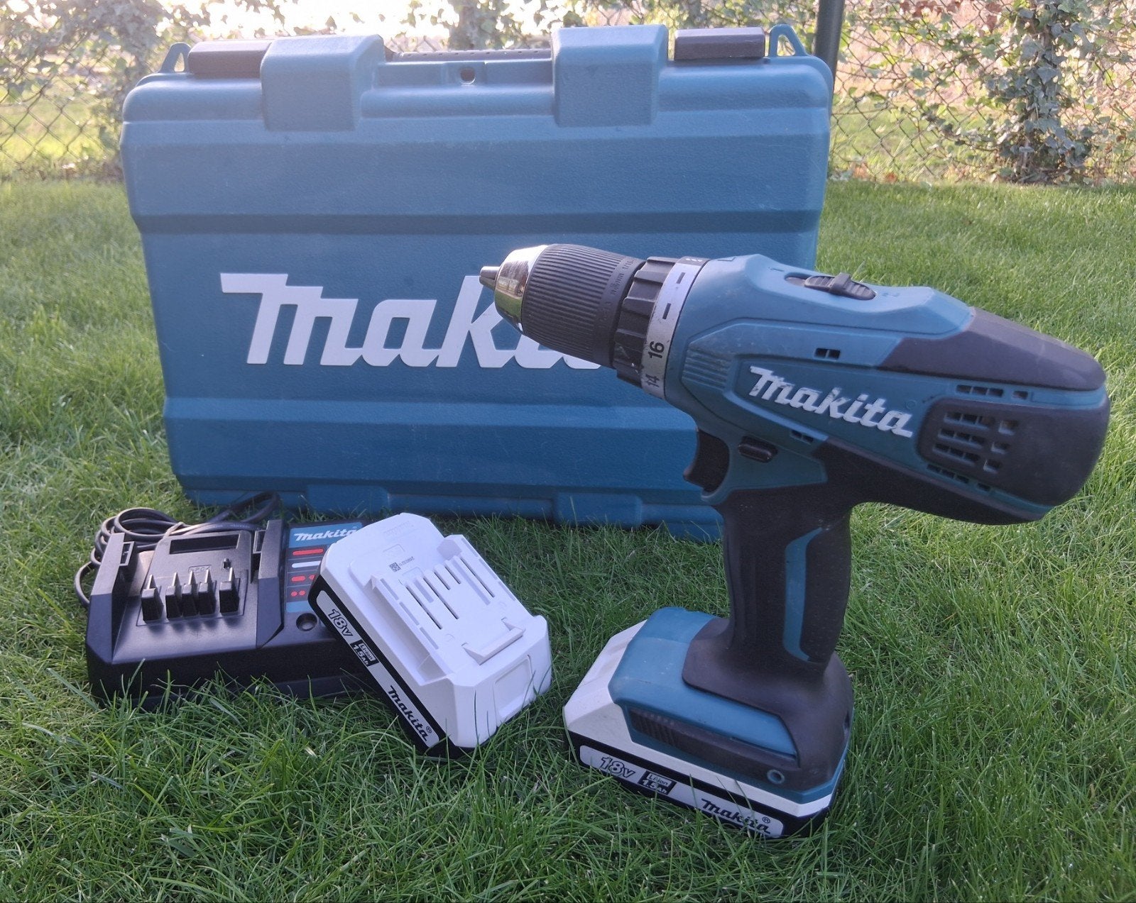 Makita DF457D 18V set – 2 accu’s + lader + koffer, Doe-het-zelf en Verbouw, Ophalen of Verzenden, Boor- en Schroefmachine