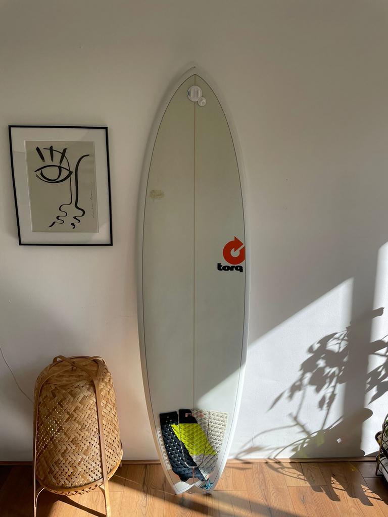 Torq 6,3 Surfboard - Gerepareerd, zonder vinnen en leash, Ophalen, Gebruikt, Fish
