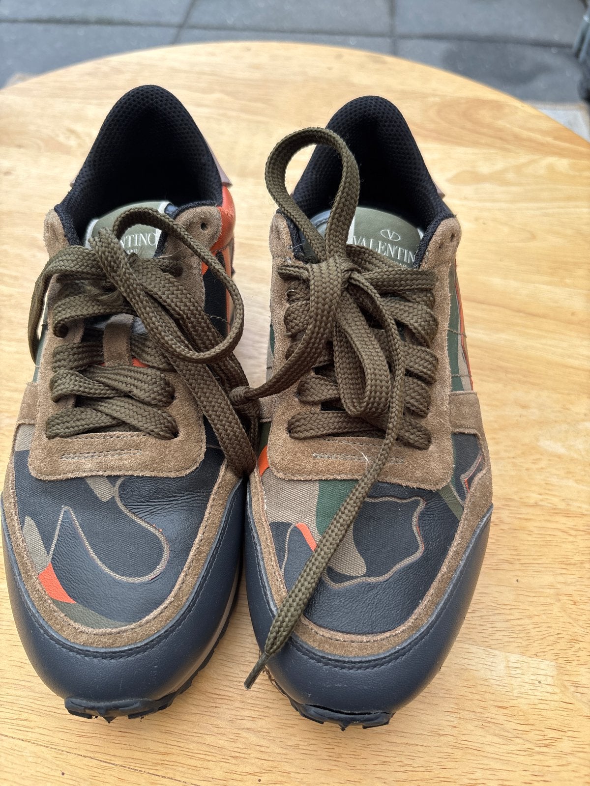 Valentino Garavani Camouflage Sneakers - Maat 36, Ophalen of Verzenden, Gedragen, Overige kleuren, Sneakers of Gympen