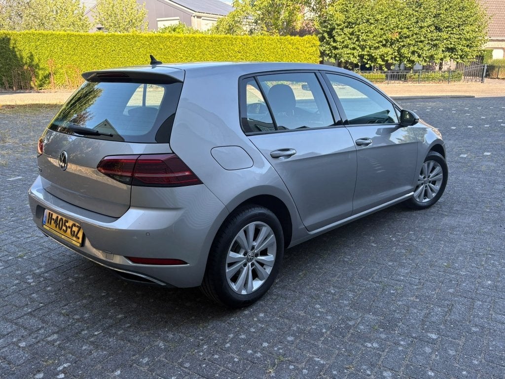 Foto 5 van Volkswagen Golf 1.0 TSI HighLine DAB Stoelvw PDC ACC Massage