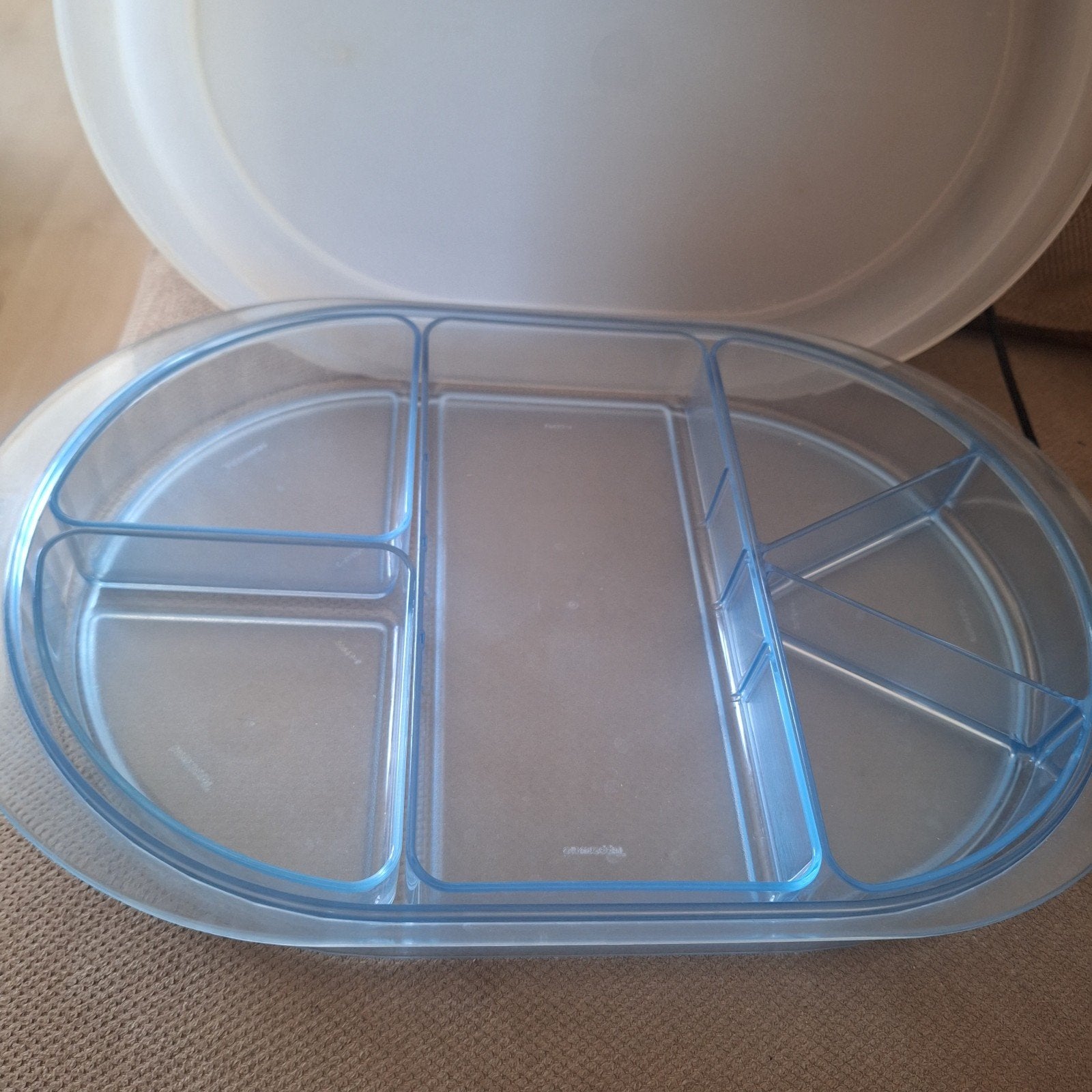 Tupperware Serveerblad met Vakken en Deksel, Huis en Inrichting, Keuken | Tupperware, Zo goed als nieuw, Schaal, Blauw, Ophalen of Verzenden