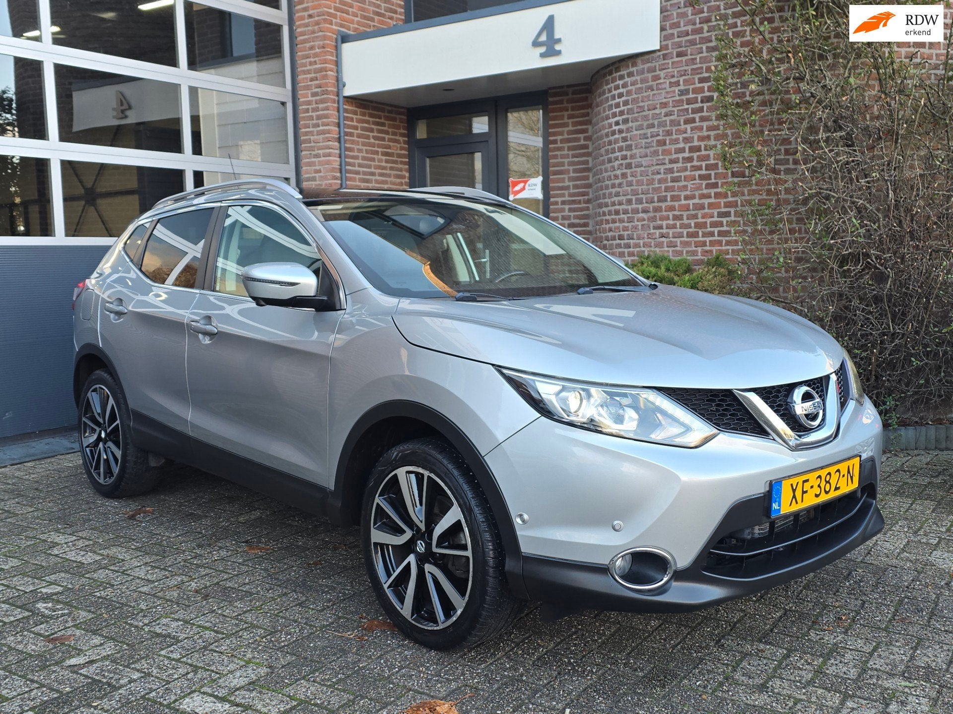 Nissan Qashqai 1.2 Tekna Nap |Camera |Trekhaak |Clima, Gebruikt, 4 cilinders, 116 pk, Leder